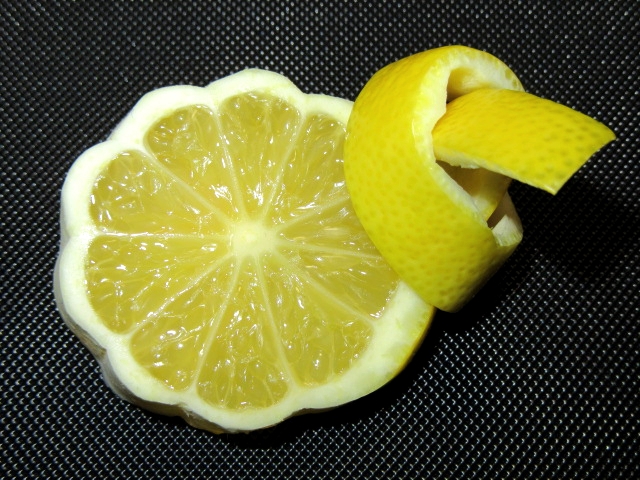 レモンの飾り切り,菊花,花むき檸檬