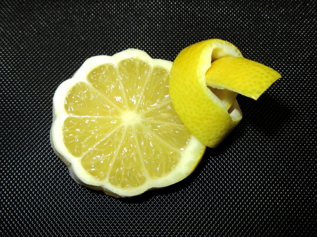 花型レモンの飾り切り方法とコツ 菊花むきの詳しい切り方 用途と効果 日本料理 会席 懐石案内所