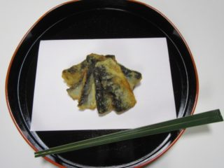 迷い箸(まよいばし)の意味【食事マナーの豆知識】箸の持ち方、使い方 | 日本料理、会席・懐石案内所