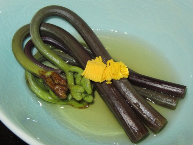 わらびの簡単なアク抜き方法と 灰あく汁の作り方手順 日本料理 会席 懐石案内所