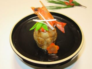 亀甲里芋と松竹梅と車海老,正月や祝い膳の飾り切り