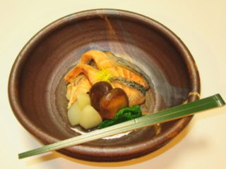 迷い箸(まよいばし)の意味【食事マナーの豆知識】箸の持ち方、使い方 | 日本料理、会席・懐石案内所