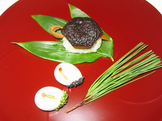 干し椎茸の亀型寿司の作り方と鶴玉子の盛りつけ例