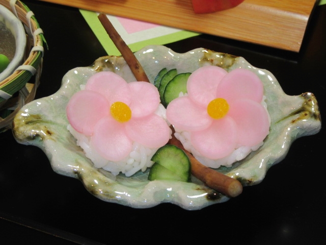 左近の桜日の菜の漬物寿司