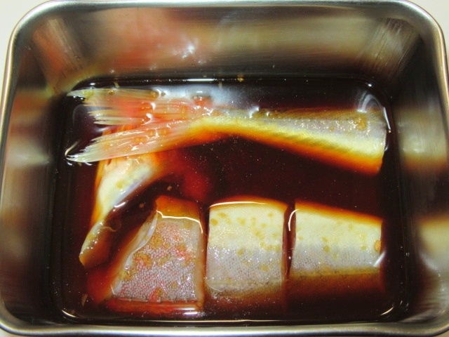 魚のつけ焼きの作り方,たれに漬け込む工程