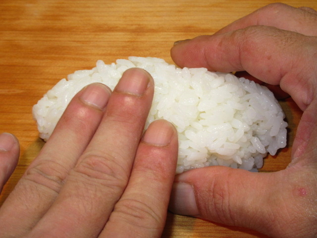 棒寿司の酢飯の型を作る工程