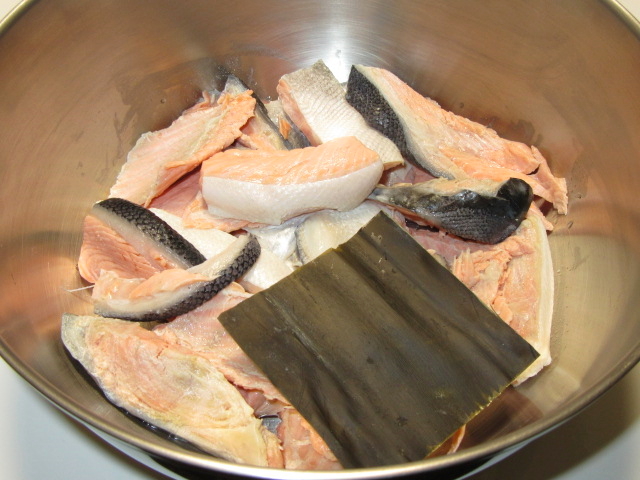 鮭のあらの煮物の作り方手順